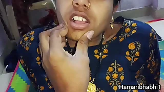Desi Indian Bhabhi ki zabardast chudai unke ghar me jab unka pati bahar tha Indian desi Hindi Sexy BF Video