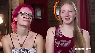 Ersties Junge deutsche AmateurGirls beim Spielen