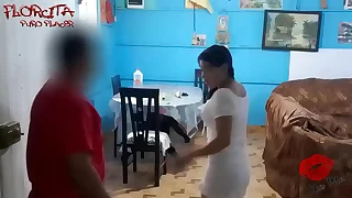 Mi tio llego con una botella de vino  y me embarra mi cara con su leche