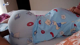 comparto cama con la novia de mi padrastro
