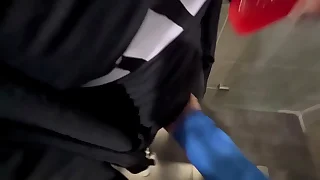 Mi compañera gimnasio y yo nos encontrábamos calientes y terminamos masturbandonos en el baño del gimnasio