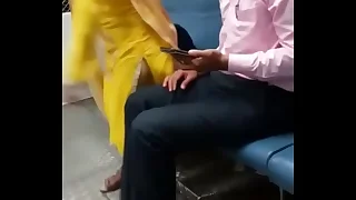 indian mumbai local train girl kissed her boyfriend