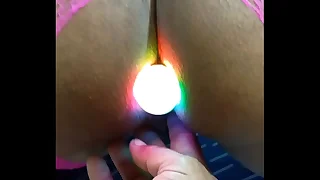 Cuzinho guloso piscando  plug anal