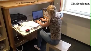 Swell up my Boss for a Raise Can i Swell up your Cock Boss My Free Chat room is Girls4cockcom siswet19