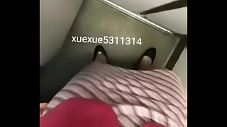 飞机上实在忍不住了就直接在厕所解决