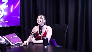 O maior fetiche dela é Cuckolde sobre ser corno  Evelyn Zain SHEER RED