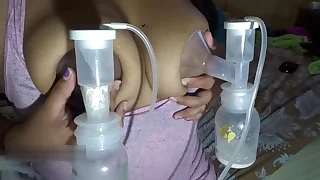 Milf Big lactating tits acquire breast pumped and milked