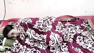 Soyi hui chachi ko akele dekh kar pel diya