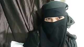 Naughty Muslim sbhabhi gin will not hear of husband