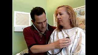 Crummy MILF patient fucks the weaken