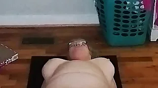 Hot MILF Does Naked Yoga!