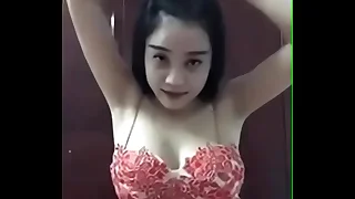 thánh nữ lâm hằng tuột dây áo lộ ngực đẹp