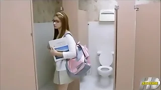 who is she cheerleader 3p toilet 2