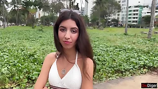 Broach Pickup a hottie handy a terms site  Readytoeat her to lobster and fucked her hard almost a hotel room