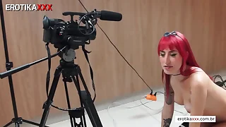 Machos batendo punheta pra atriz pornô Karol RedXX  Bastidores da EROTIKAXXX  CENA COMPLETA NO In flames