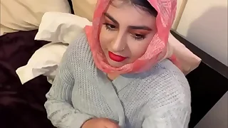 Arabian loveliness doing blowjob