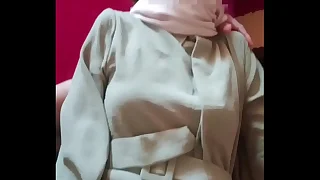Saudari tiri hijab di entot saat hari raya lebaran