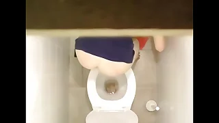 hurt dans les toilettes au travail
