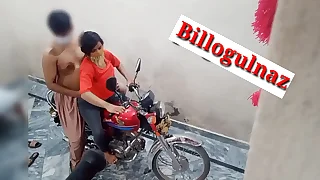 Hot XXX fucked unconnected with friend on bike hindi audio