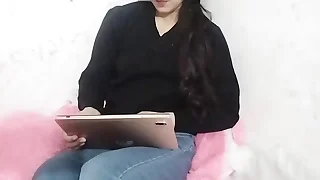 Apne go steady with ko ghar me band kar ke chudi