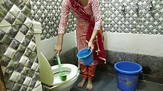 Nokrani Saara bhabhi apne malik ko lovemaking karna sikhate hai