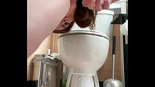 Twerking on the Toilet!